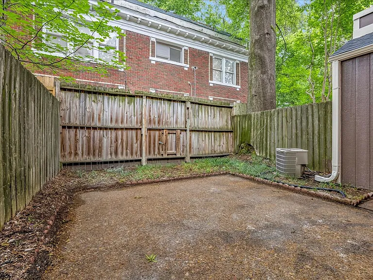 1694 Belvedere Ct — Photo 25