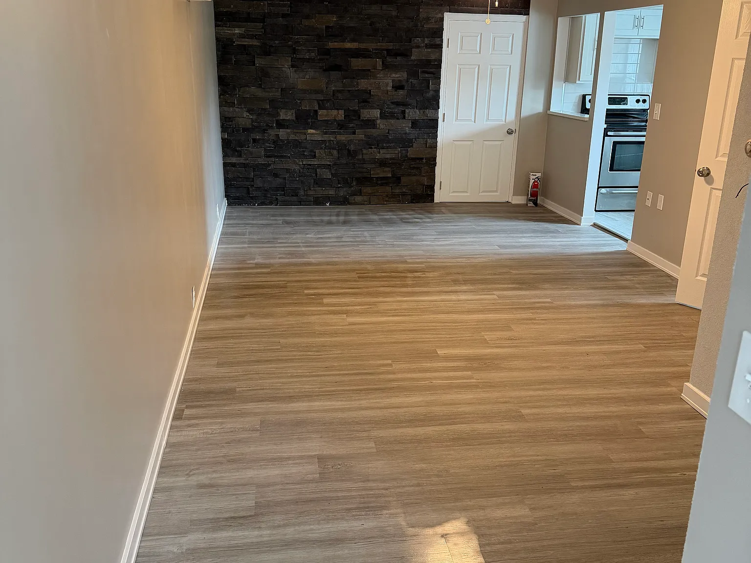 1 bed, 1100 sqft, $1,200 — Photo 2