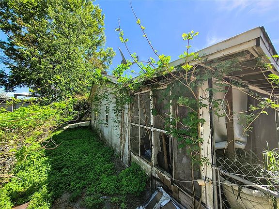 5th image of 6810 Shady Acres Blvd