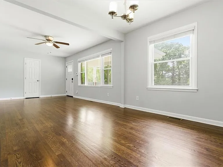 2705 Lincoln Ct NW — Photo 8