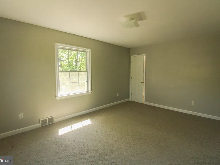 11 Hickory Ln — Photo 31