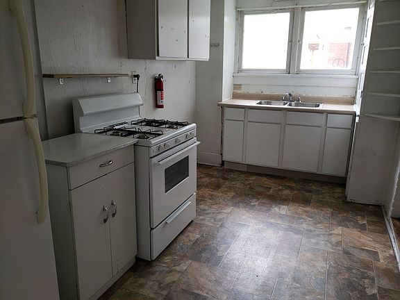 4th image of 237-239 Grant Ave #237-3
