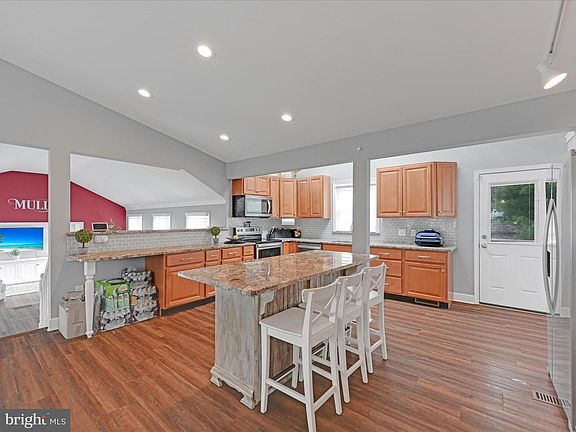 3rd image of 330 Grandview Cir