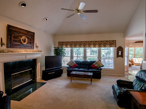 3rd image of 604 Kingfisher Dr