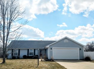 601 Bluestem Dr, Saint Joseph, IL