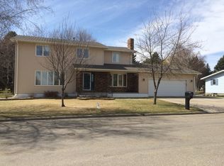 205 16th Ave SE, Devils Lake, ND 58301