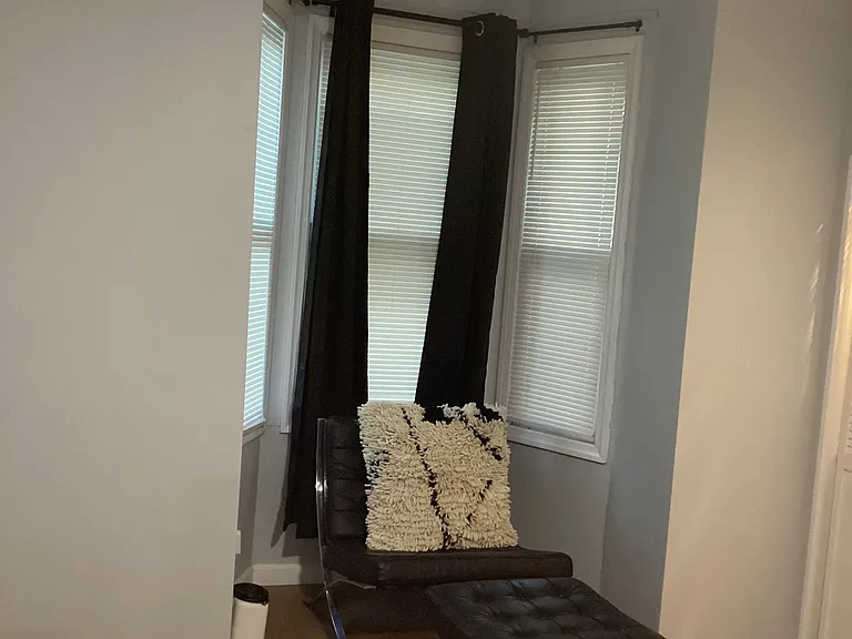 323 Elizabeth St — Photo 13