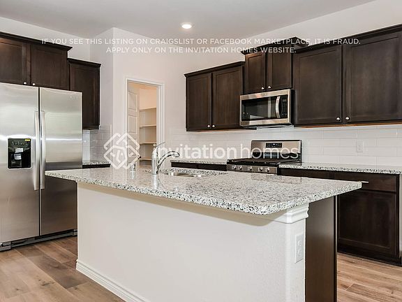 5th image of 7409 Mayplace Dr