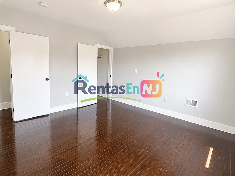 187-189 Vermont Ave #1 — Photo 8