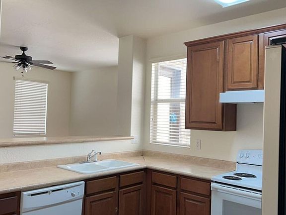 3rd image of 10018 W Winslow Ave
