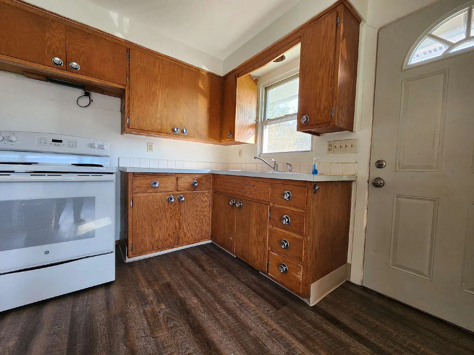 2 bed, 1.0 bath, 833 sqft, $1,200 — Photo 3