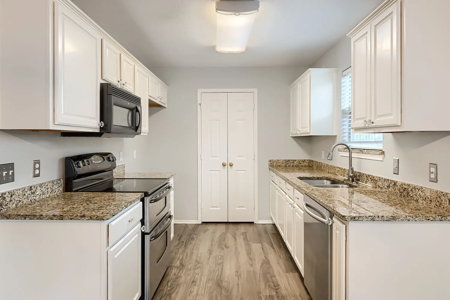 2 bed, 1450 sqft, $1,800 — Photo 4
