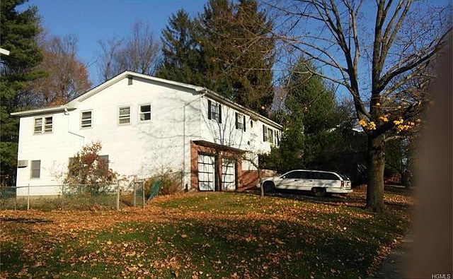 2nd image of 20 Blueberry Hill Rd