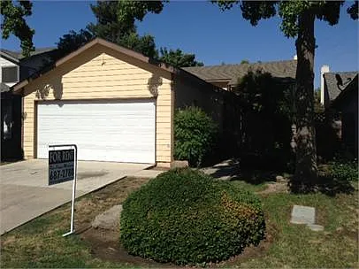 511 N. Velie Dr. - 3 Bedroom 2 Bath - Visalia — Photo 1