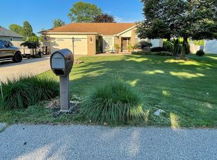 8260 Galloway Dr, Lambertville, MI 48144