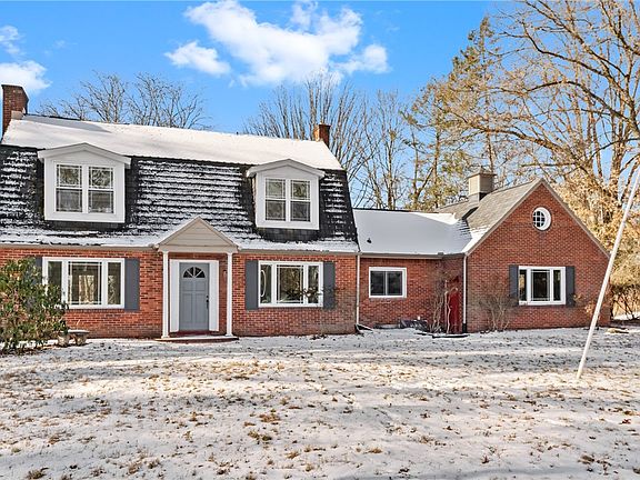 2nd image of 16 Churchill Rd