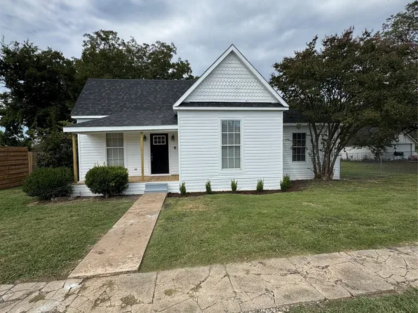 306 N College St, Howe, TX 75459