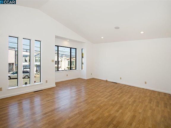 4th image of 130 Lee Ave