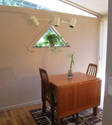Dining area off kitchen