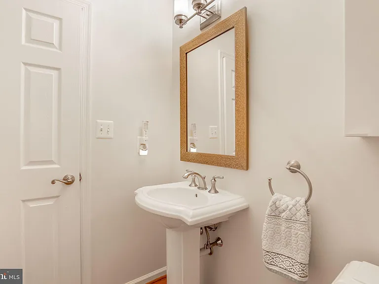 8011 Jackson Rd — Photo 23