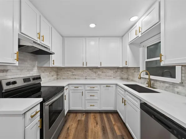 310 Nasturtium St, Lake Jackson, TX 77566