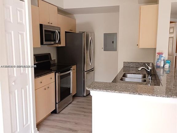 4th image of 2493 Centergate Dr APT 204