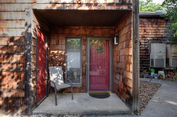 1st image of 115 Beechnut St APT D1