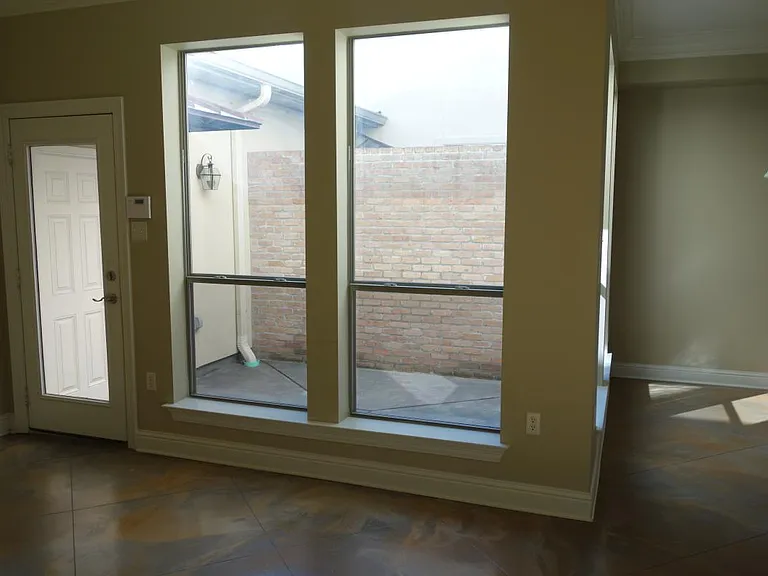 1207 Rue Renoir — Photo 9