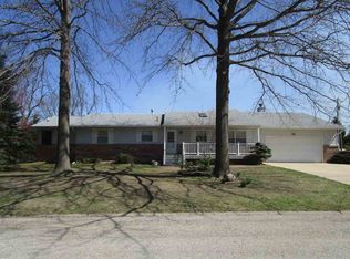 64 Crestview Cir, Geneseo, IL 61254