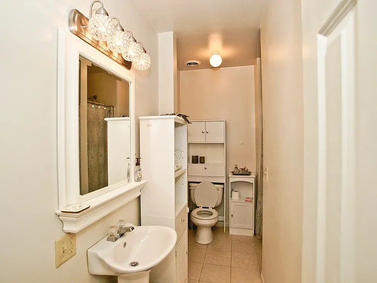 704 N 3rd St #3 — Photo 6