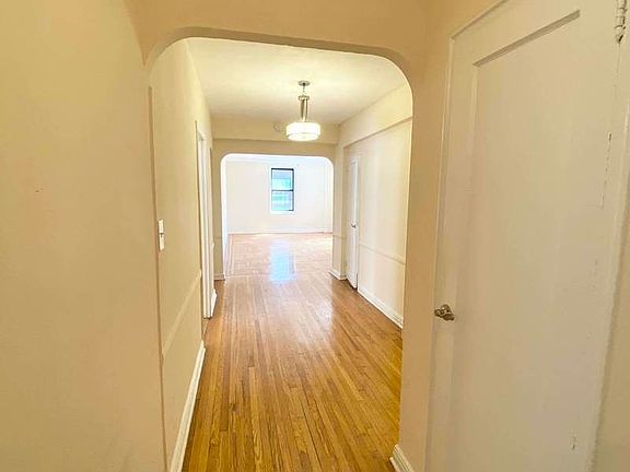 5th image of 45 Tennis Ct #E13
