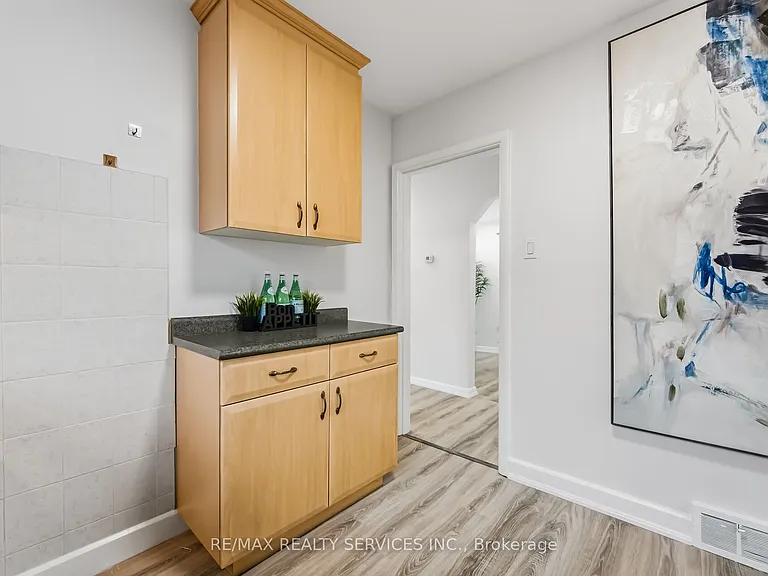 6 Bonnyview Dr #UPPER — Photo 16