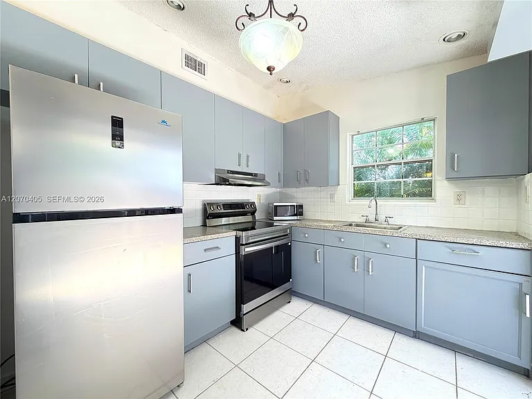 9850 W Heather Ln — Photo 2