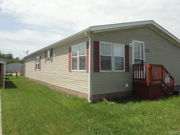 13463 Pear St, Carleton, MI 48117