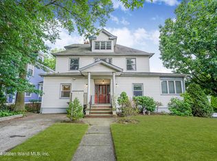 132 Manor Rd, Staten Island, NY 10310