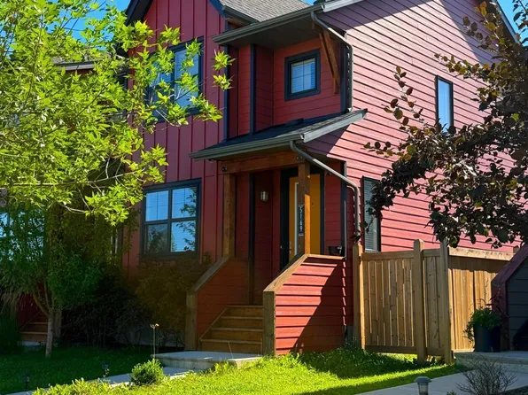 5169 Chappelle Rd SW, Edmonton, AB T6W 3H3