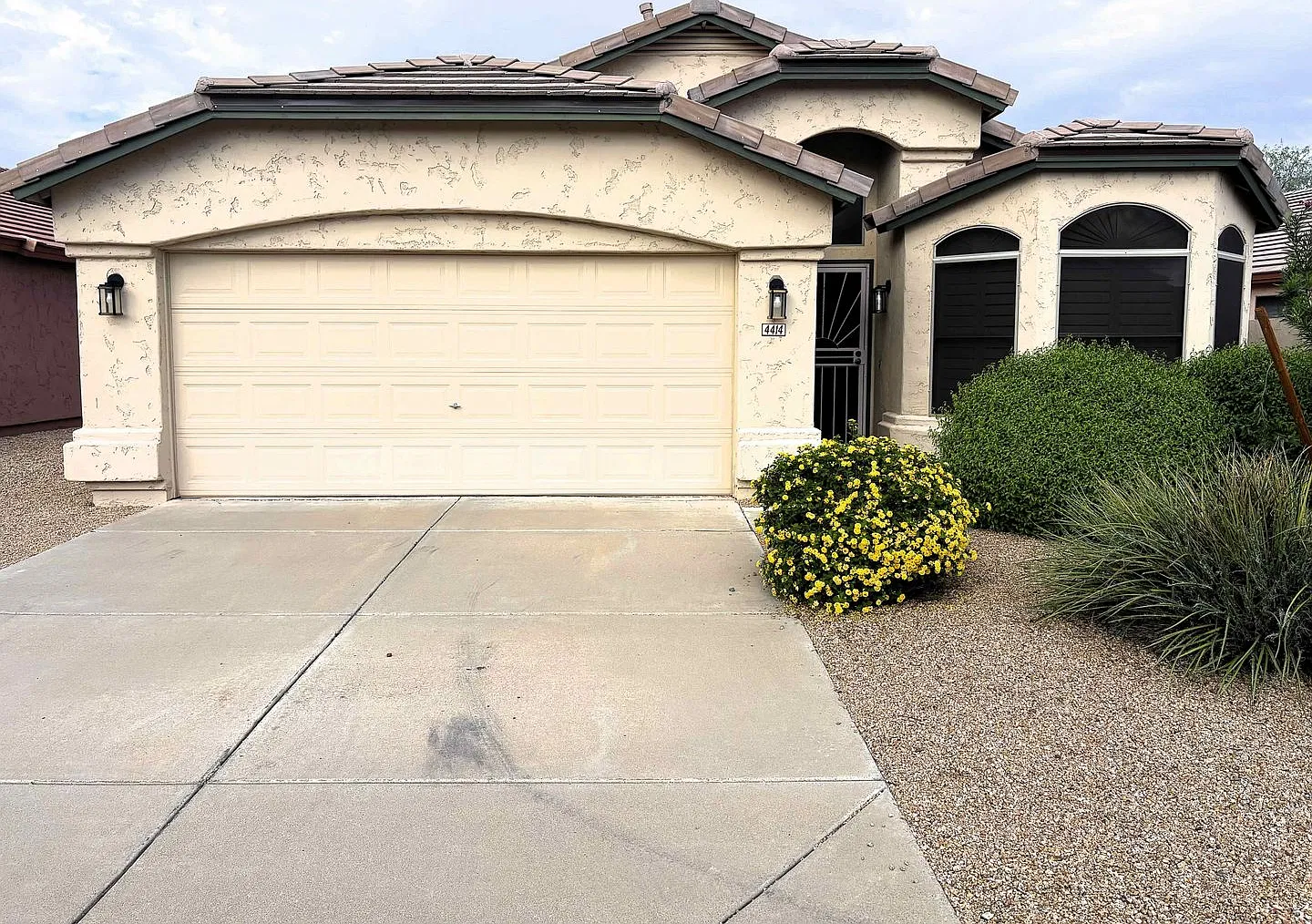 Phoenix 3 Bedroom 2 Bath near Desert Ridge — Photo 1