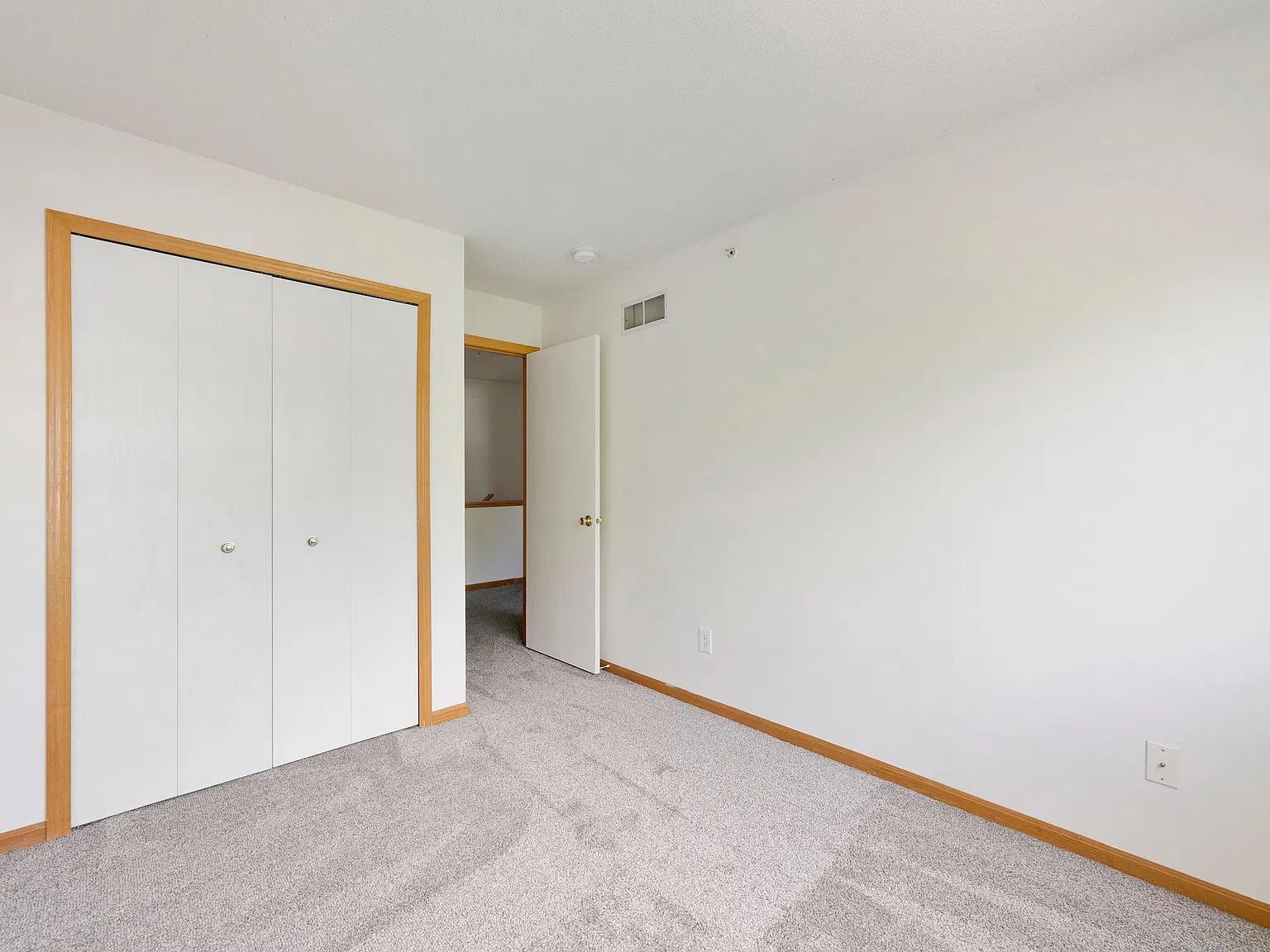 3 bed, 1350 sqft, $2,500 — Photo 4
