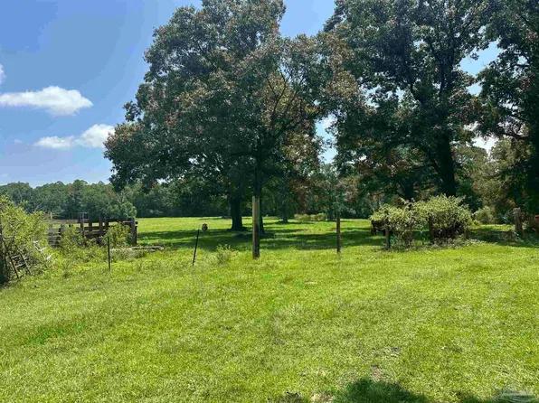 6 Bullard Rd, Milton, FL 32570