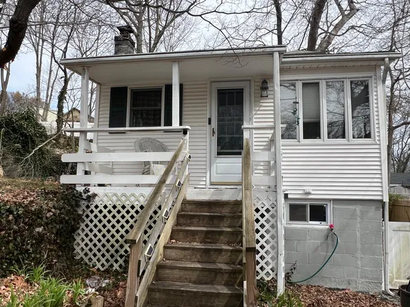 7 Waterville Dr, Sound Beach, NY 11789