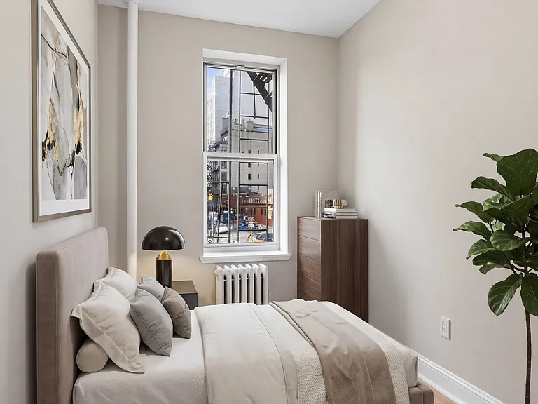 110 E 1st St #2D — Photo 3