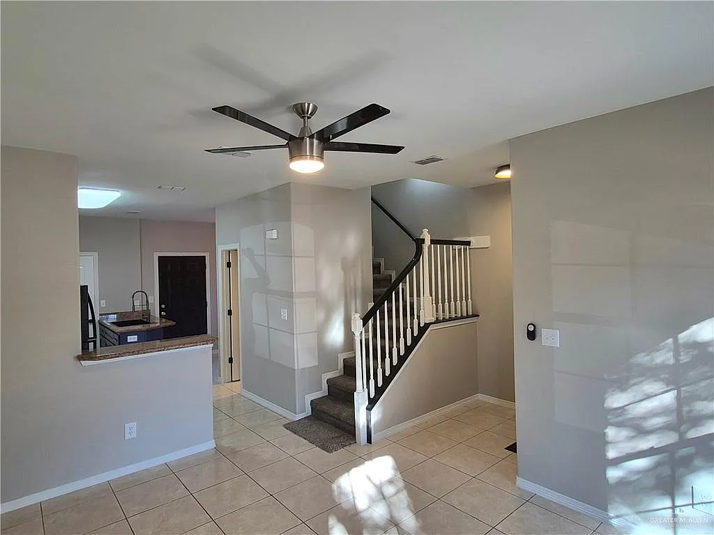 2 bed, 1.5 bath, 1100 sqft, $1,000 — Photo 4