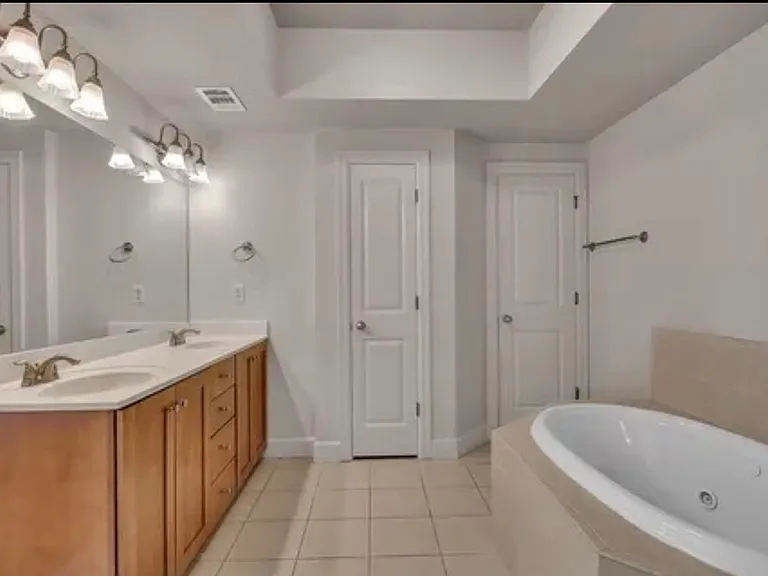 1390 Dutch Valley Pl NE — Photo 24
