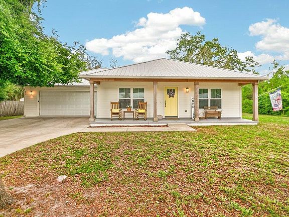 3rd image of 377 Crescent Blvd