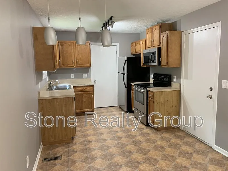 3 bed, 2.0 bath, $1,500 — Photo 4