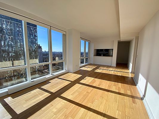 3rd image of 885 6th Ave APT 39B