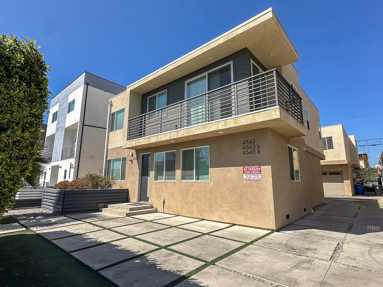 2 bed, 955 sqft, $4,500 — Photo 1