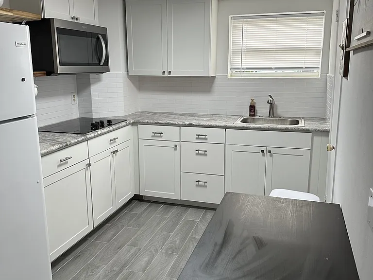 460 35th Ave N #1/2 — Photo 2