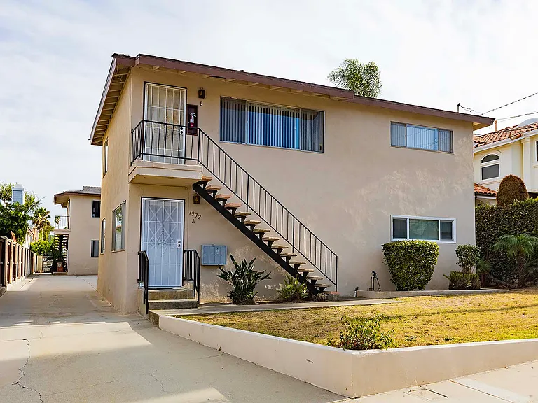 1932 Gates Ave #A — Photo 1