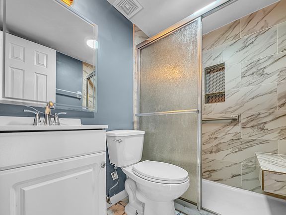4th image of 2421 Caswell Ln
